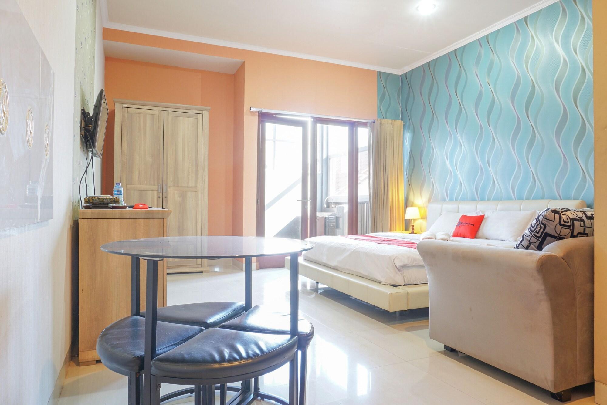 Reddoorz Near Kemang Square Hotel Jakarta Exterior photo